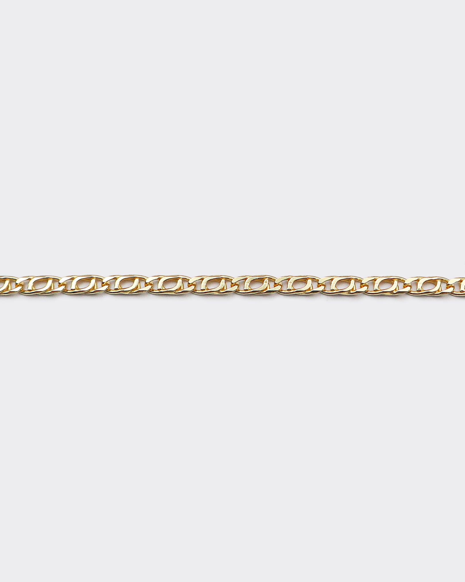 The Cartridge Chain is an elegant and unisex piece of jewelry, crafted in Italy and made of 925 Sterling Silver with a high-quality 18 karat gold plating. Every jewelry is designed by Atelier Domingo's in France and is made to be worn by both men and women.