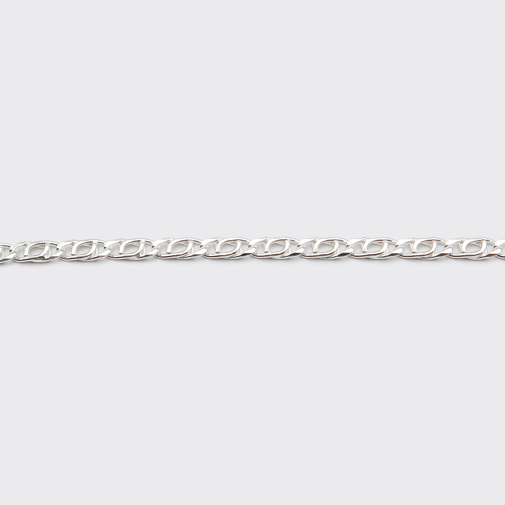 The Cartridge chain is an elegant and unisex piece of jewelry, crafted in Italy and made of 925 Sterling Silver. Every jewelry is designed by Atelier Domingo's in France and is made to be worn by both men and women.