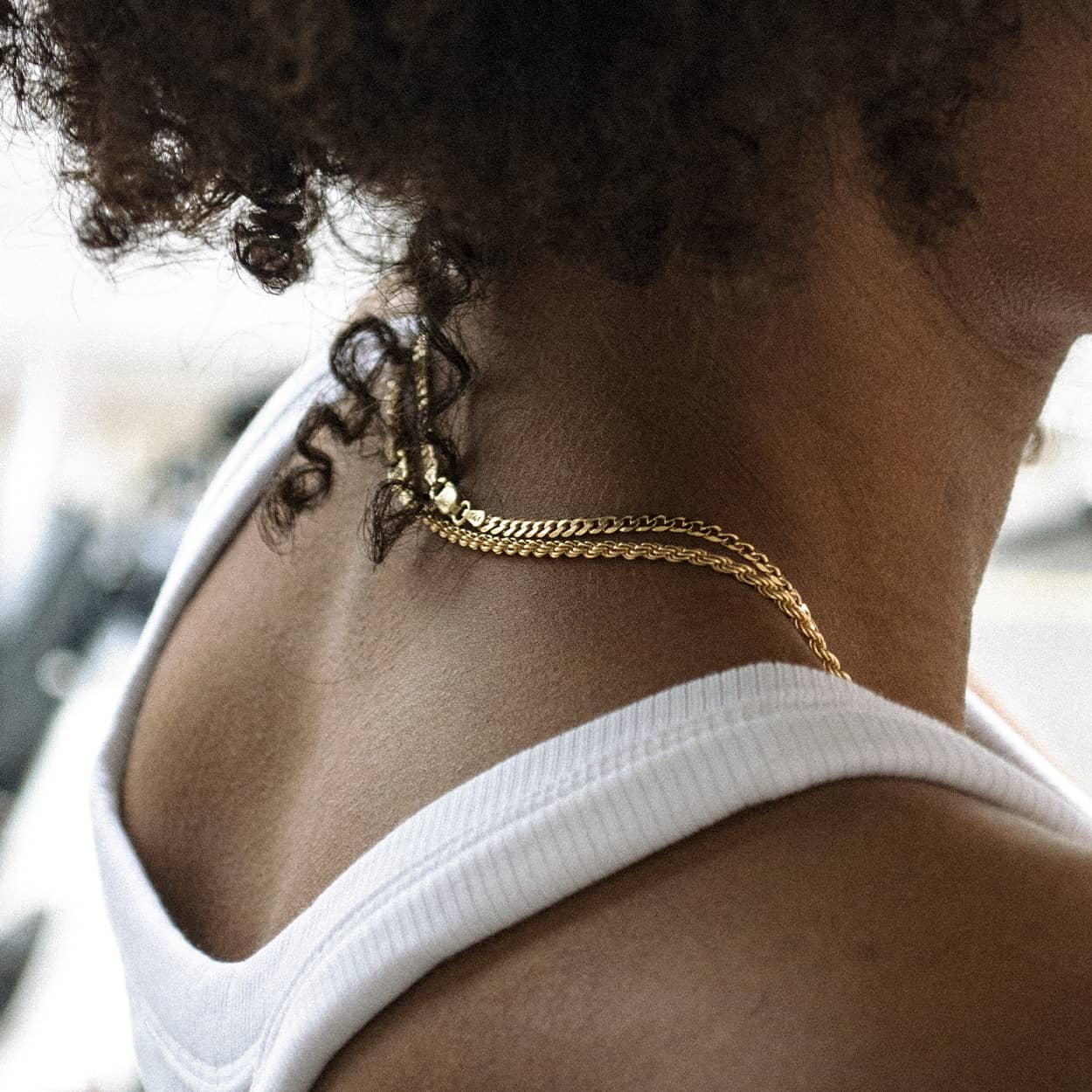 The Cuban Chain is an elegant and unisex piece of jewelry, crafted in Italy and made of 925 Sterling Silver with a high-quality 18 karat gold plating. Every jewelry is designed by Atelier Domingo's in France and is made to be worn by both men and women.