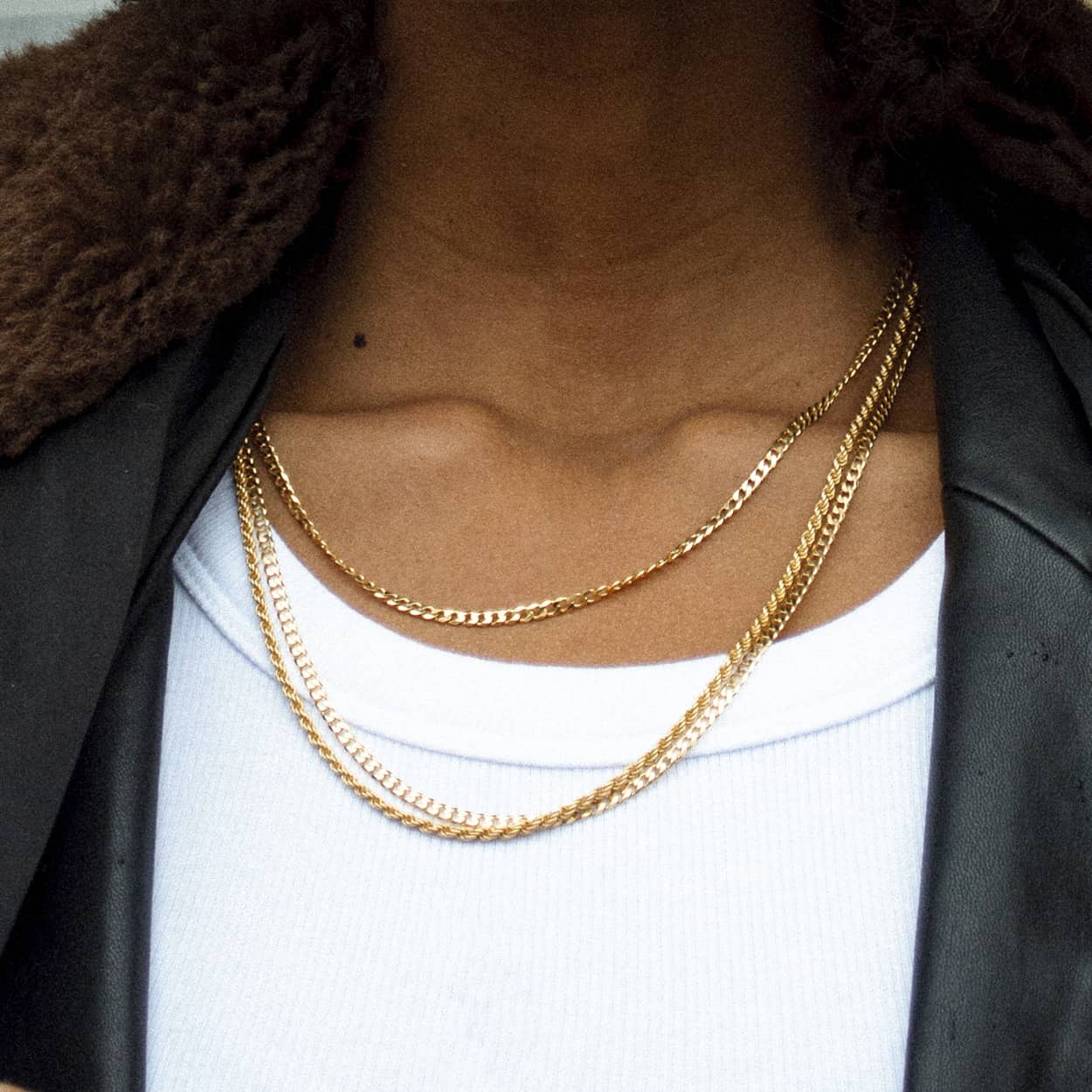The Cuban Chain is an elegant and unisex piece of jewelry, crafted in Italy and made of 925 Sterling Silver with a high-quality 18 karat gold plating. Every jewelry is designed by Atelier Domingo's in France and is made to be worn by both men and women.