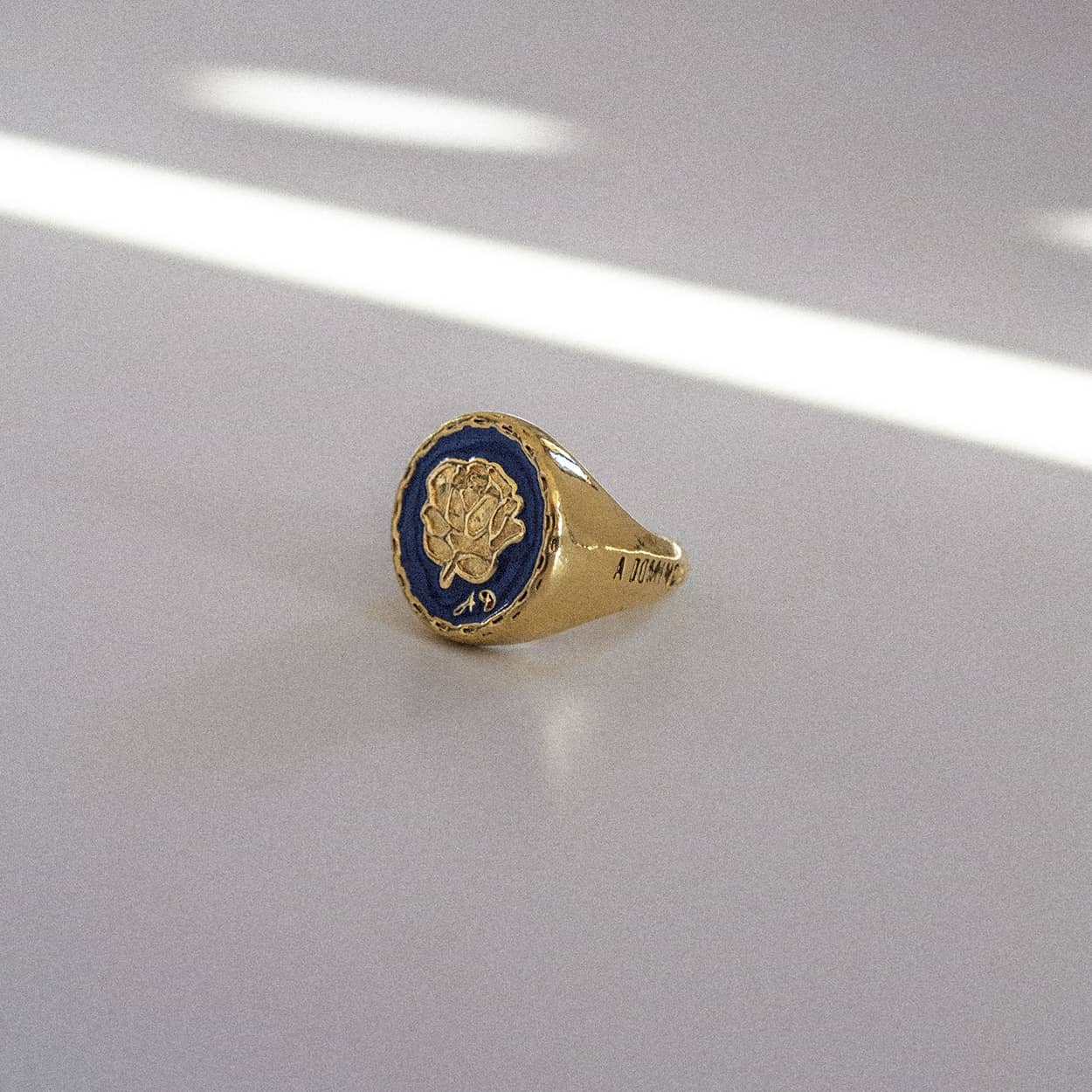 Atelier Domingo's Do's ring is our tribute to the family signet ring. This ring has been designed in France and is made for both men and women. This jewelry is made of a high-quality 24 karat gold plating.