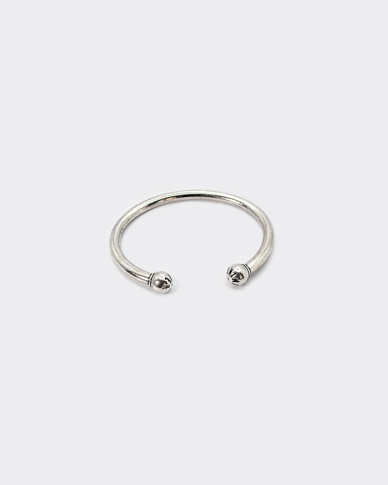 Atelier Domingo's bangle is made of a high-quality 925 Sterling silver plating (10 microns). It is adjustable to any wrist. It is made in Spain and for both men and women.