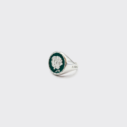 Atelier Domingo's Do's ring is our tribute to the family signet ring. This ring has been designed in France and is made for both men and women. This jewelry is made of a high-quality 925 Sterling silver plating.