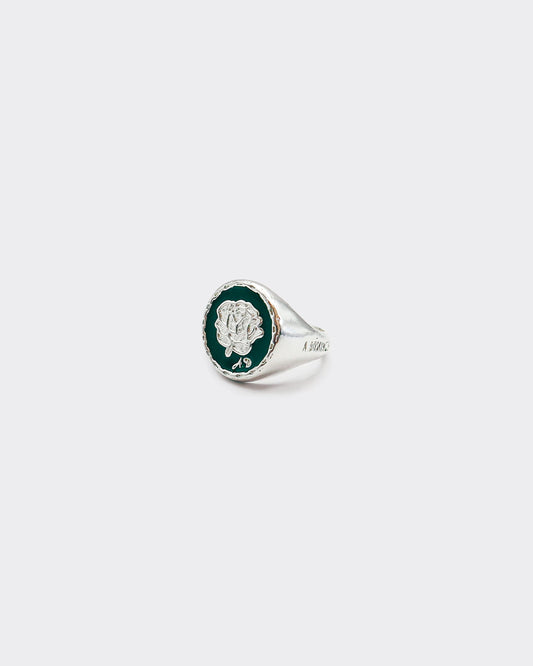 Atelier Domingo's Do's ring is our tribute to the family signet ring. This ring has been designed in France and is made for both men and women. This jewelry is made of a high-quality 925 Sterling silver plating.