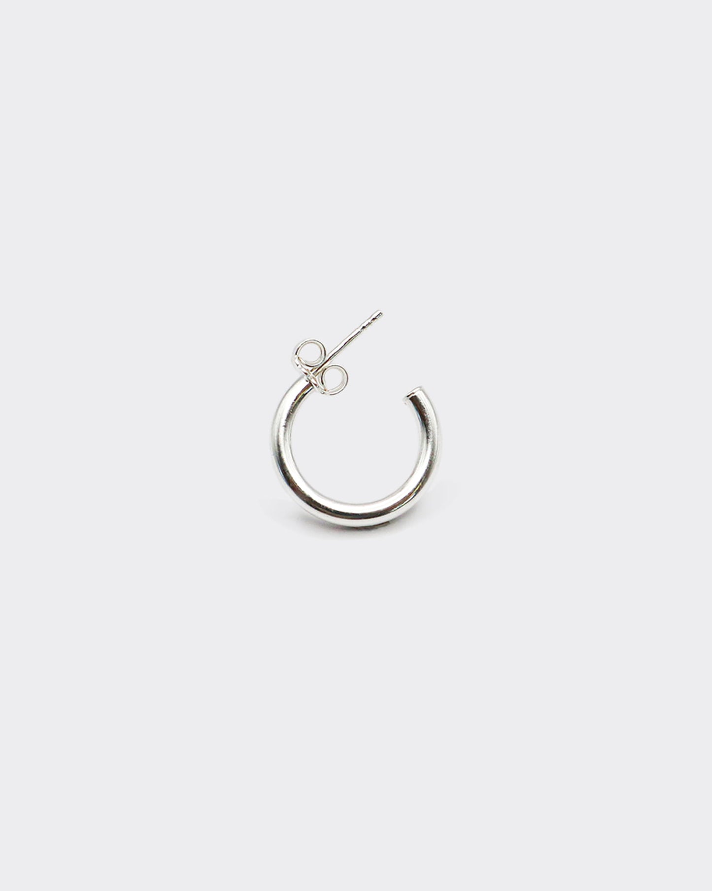 The Hoop 23 is a unisex, timeless and elegant earring designed by Atelier Domingo's. It is crafted in Italy and made of solid 925 Sterling silver. It is a tribute to the famous number 23 of the Chicago Bulls. It is made to be worn every day, by men and women.