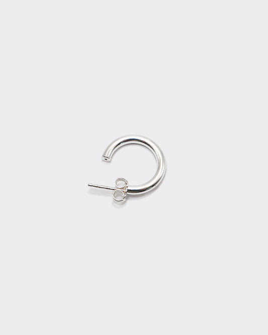 The Hoop 23 is a unisex, timeless and elegant earring designed by Atelier Domingo's. It is crafted in Italy and made of solid 925 Sterling silver. It is a tribute to the famous number 23 of the Chicago Bulls. It is made to be worn every day, by men and women.