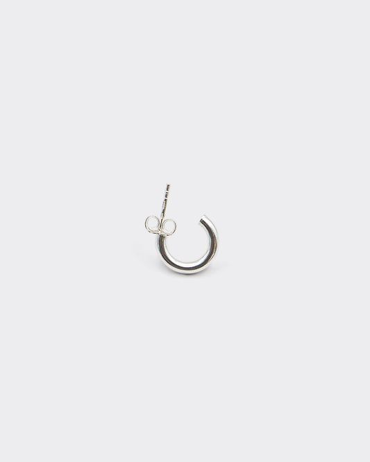 The Hoop 23 is a unisex, timeless and elegant earring designed by Atelier Domingo's. It is crafted in Italy and made of solid 925 Sterling silver. It is a tribute to the famous number 23 of the Chicago Bulls. It is made to be worn every day, by men and women.