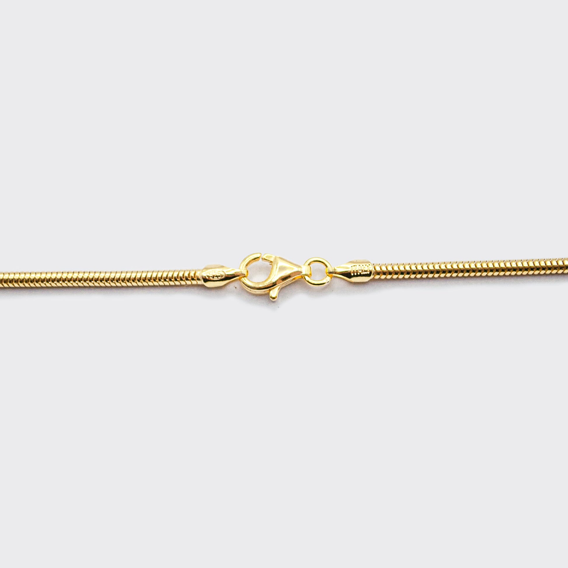 The Mamba necklace is made of 925 sterling silver, covered with 18K gold. The chain is handcrafted in Italy and made for both men and women.