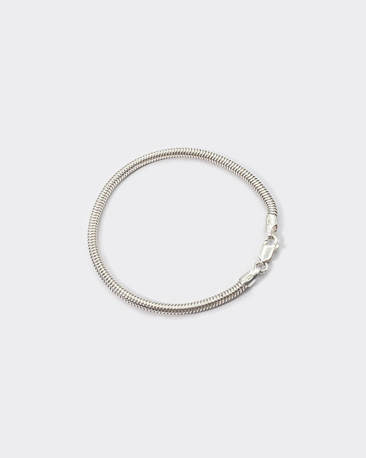 Atelier Domingo's Mamba silver bracelet is made of solid 925 Sterling silver. This unisex bracelet is the classic snake chain. This jewelry is made in Italy and designed to be a bracelet for both men and women.