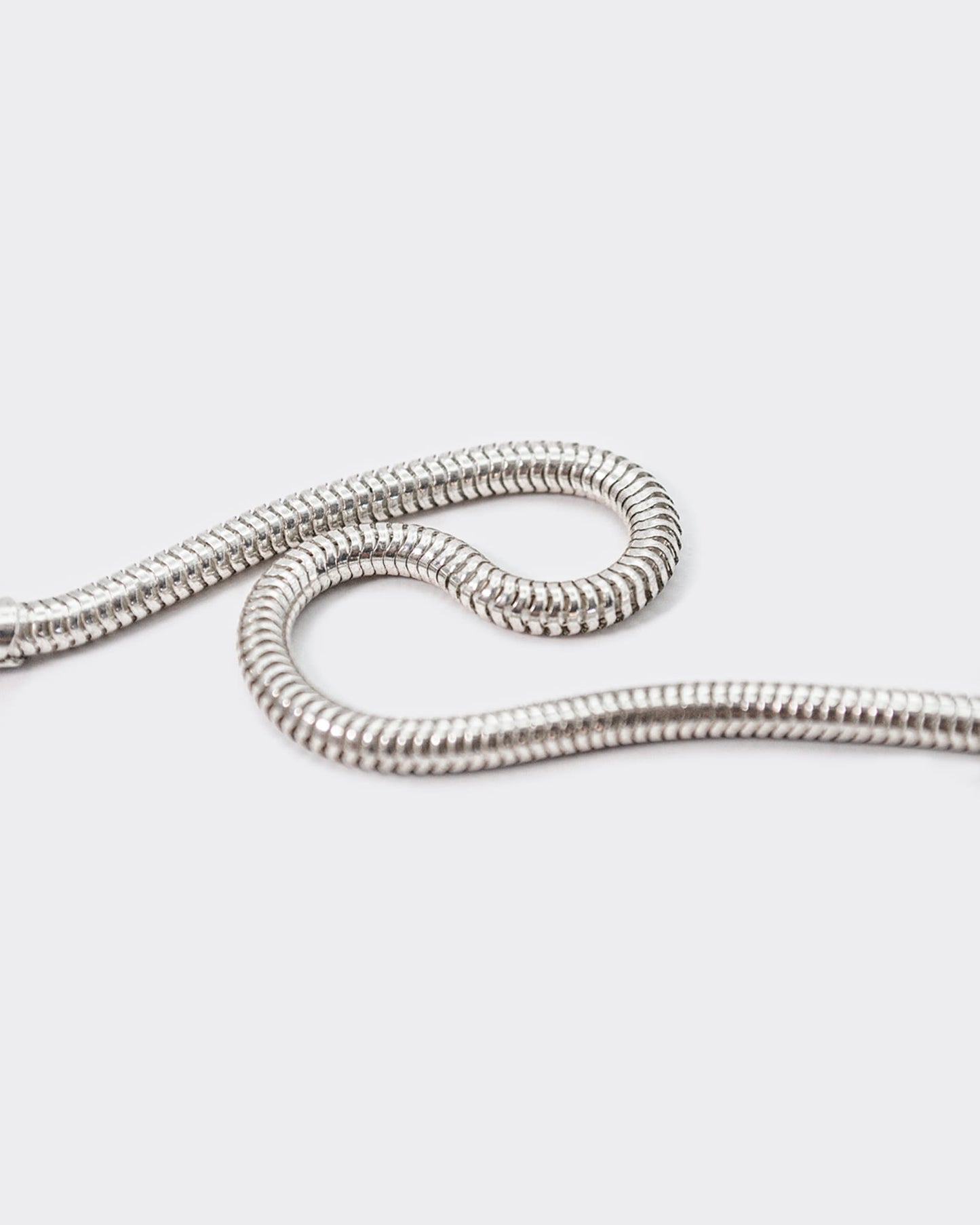 Atelier Domingo's Mamba silver bracelet is made of solid 925 Sterling silver. This unisex bracelet is the classic snake chain. This jewelry is made in Italy and designed to be a bracelet for both men and women.