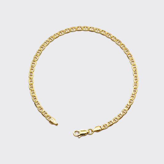 The Marina bracelet is a unisex jewelry made of 925 sterling silver with a thick 18 karat gold plating. It is handcrafted in Italy and inspired by the nautical knots and maritime elegance of the Mediterranean coast.