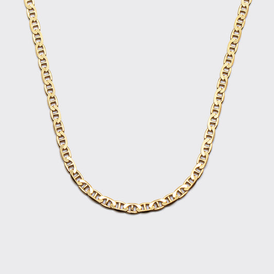 The Marina chain is a unisex necklace made of 925 sterling silver with a thick 18 karat gold plating and crafted in Italy. It is inspired by the nautical knots and maritime elegance of the Mediterranean coast.