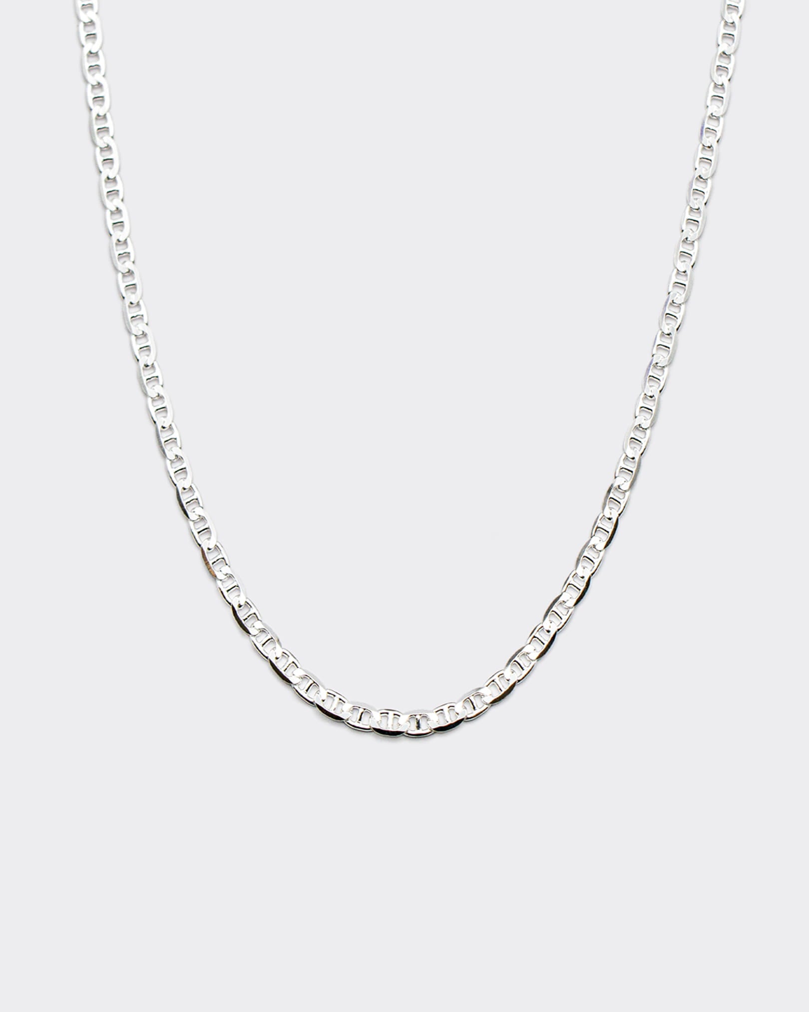 The Marina chain is a unisex necklace made of 925 sterling silver and crafted in Italy. It is inspired by the nautical knots and maritime elegance of the Mediterranean coast.