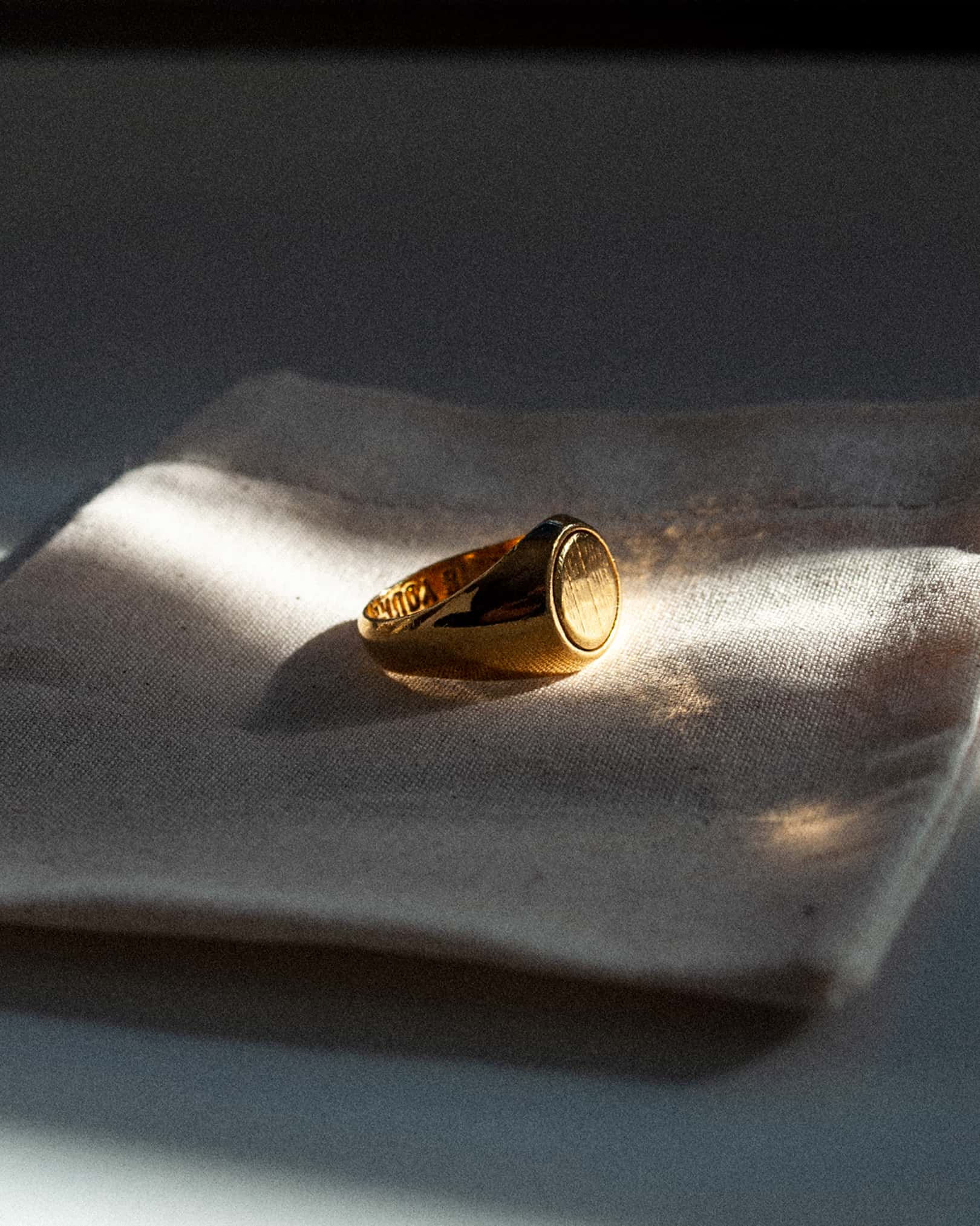 Atelier Domingo's Original gold ring is made in Spain. This unisex ring is for both men and women. This jewelry is made of a high-quality 24 karat gold plating. A timeless ring for both men and women.