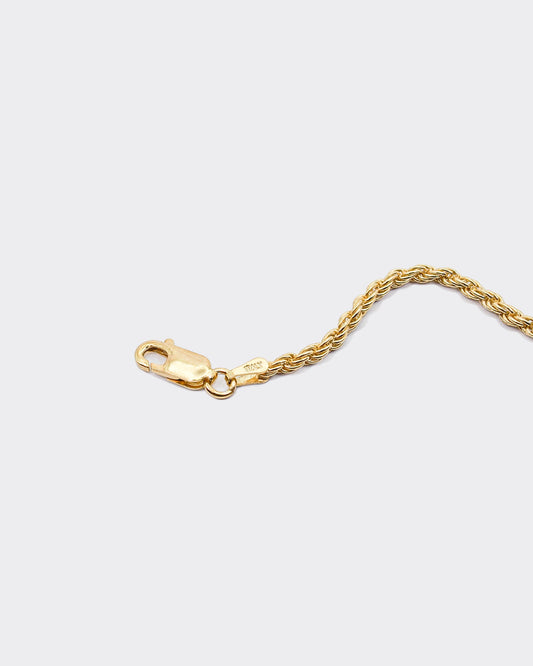 The Rope Chain is an elegant and unisex piece of jewelry, crafted in Italy and made of 925 Sterling Silver with a high-quality 18 karat gold plating. Every jewelry is designed by Atelier Domingo's in France and is made to be worn by both men and women.