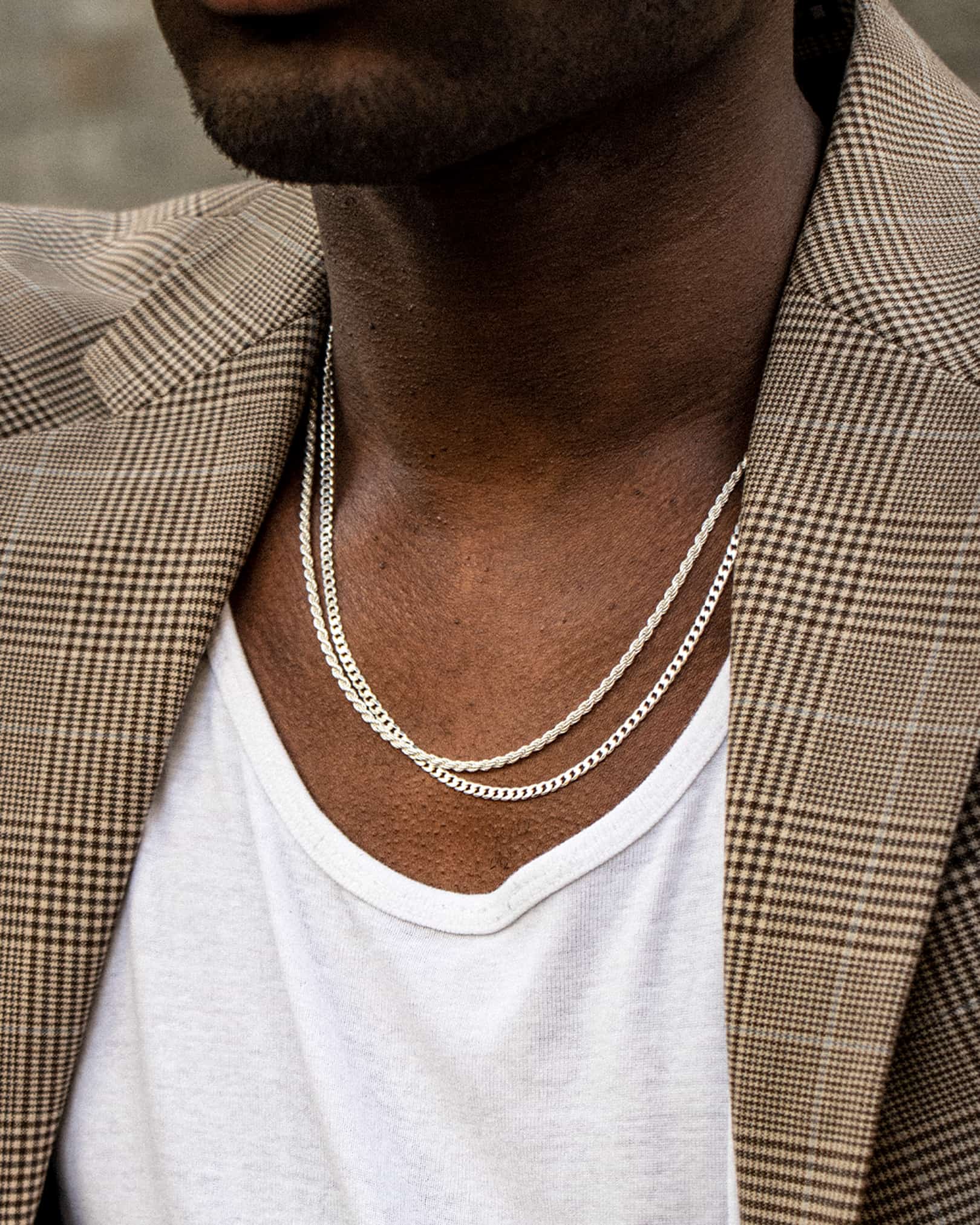 The Rope chain is an elegant and unisex piece of jewelry, crafted in Italy and made of 925 Sterling Silver. Every jewelry is designed by Atelier Domingo's in France and is made to be worn by both men and women.