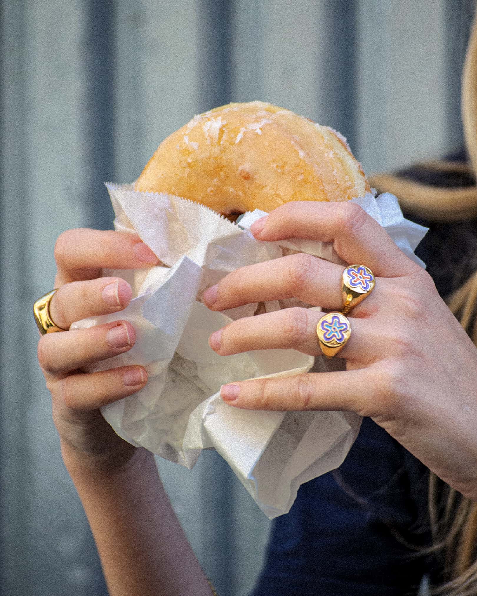 Atelier Domingo's Soul ring is our tribute to the hip-hop group De La Soul. This ring has been designed in France and is made for both men and women. This jewelry is made of a high-quality 24 karat gold plating.