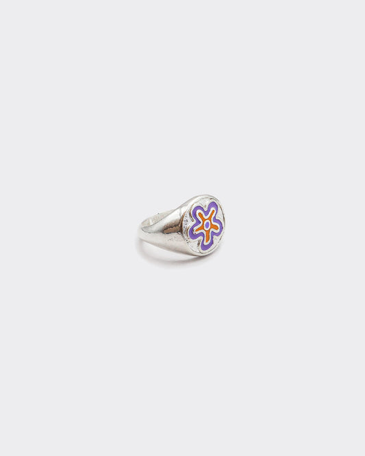 Atelier Domingo's Soul ring is our tribute to the hip-hop group De La Soul. This ring has been designed in France and is made for both men and women. This jewelry is made of a high-quality 925 Sterling silver plating.