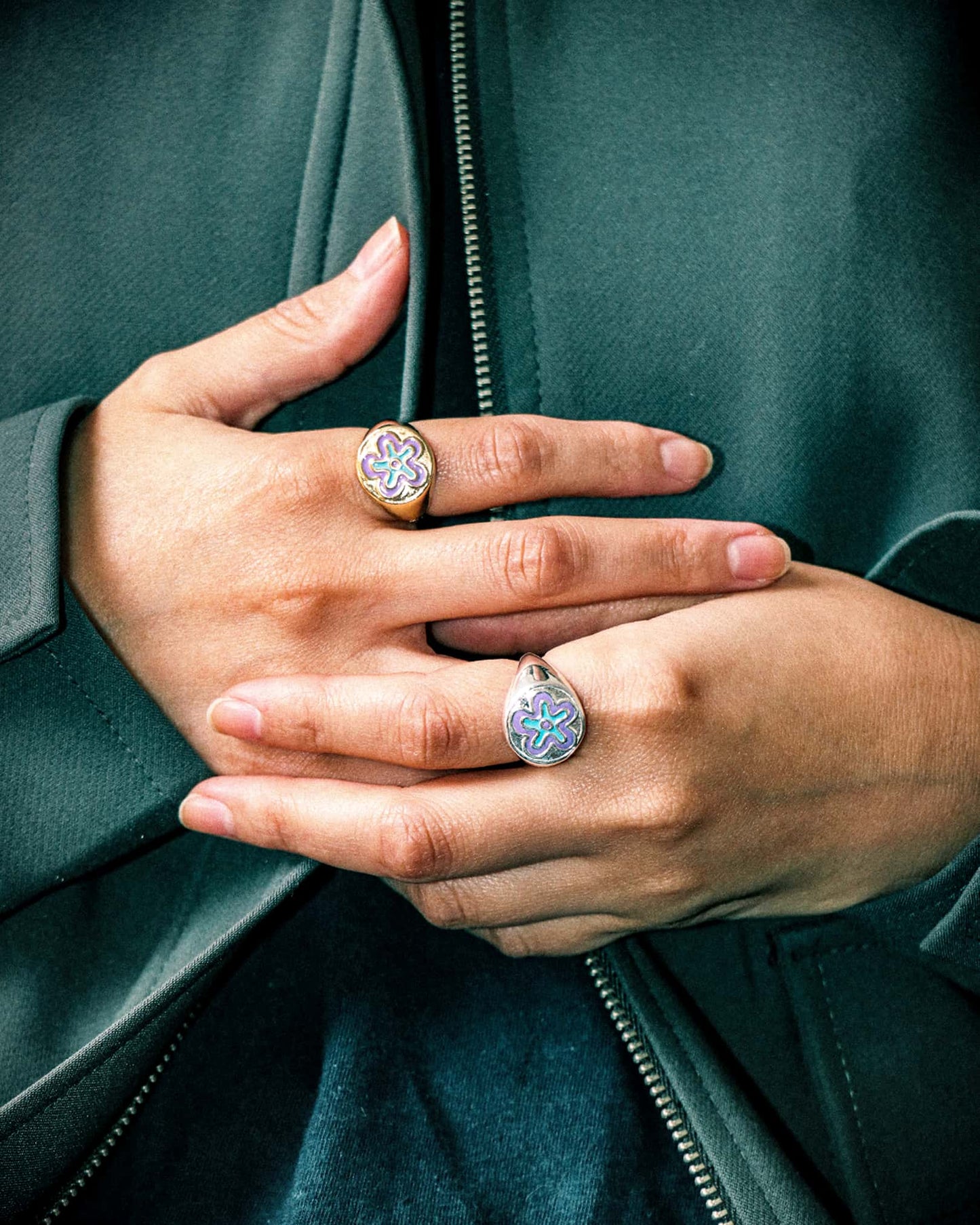 Atelier Domingo's Soul ring is our tribute to the hip-hop group De La Soul. This ring has been designed in France and is made for both men and women. This jewelry is made of a high-quality 925 Sterling silver plating.