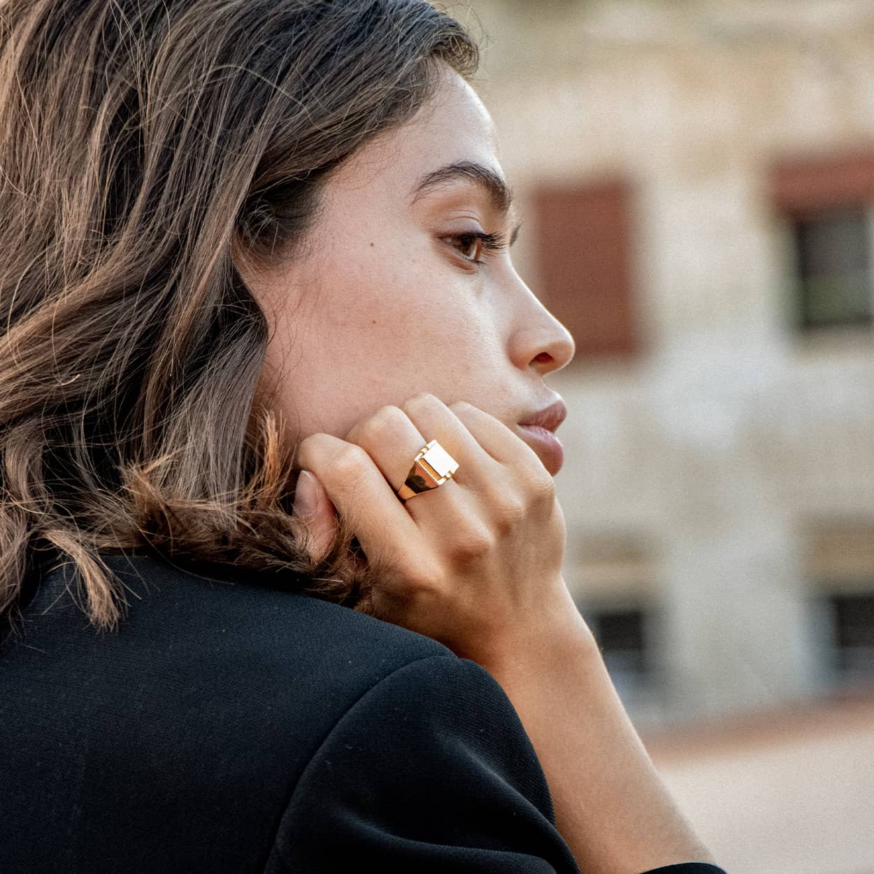 Atelier Domingo's Square ring is a promise of timeless elegance. This ring has been designed in France and is made in Spain, for both men and women. Handcrafted for a vintage finishing, this jewelry is made of a high-quality 24 karat gold plating.