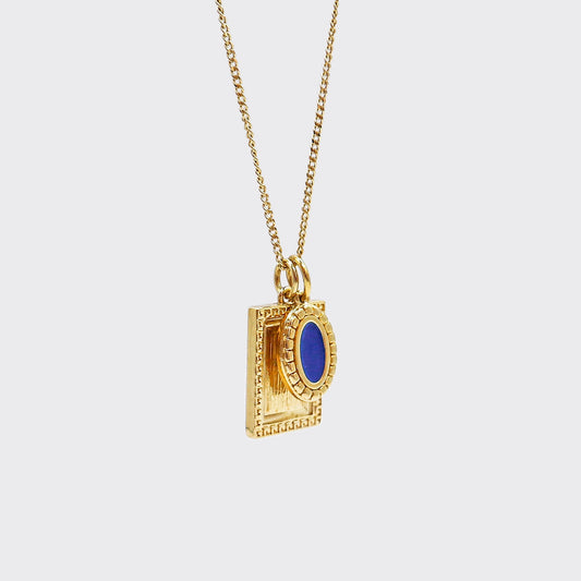 Atelier Domingo's Wallace necklace is a tribute to Christopher Wallace, a.k.a The Notorious B.I.G. Made in Spain, this jewelry is designed to be unisex, for both men and women. The pendant is made of a high-quality 24 karat gold plating. The cuban chain is made of solid 925 Sterling silver with a high-quality 18 karat gold plating.