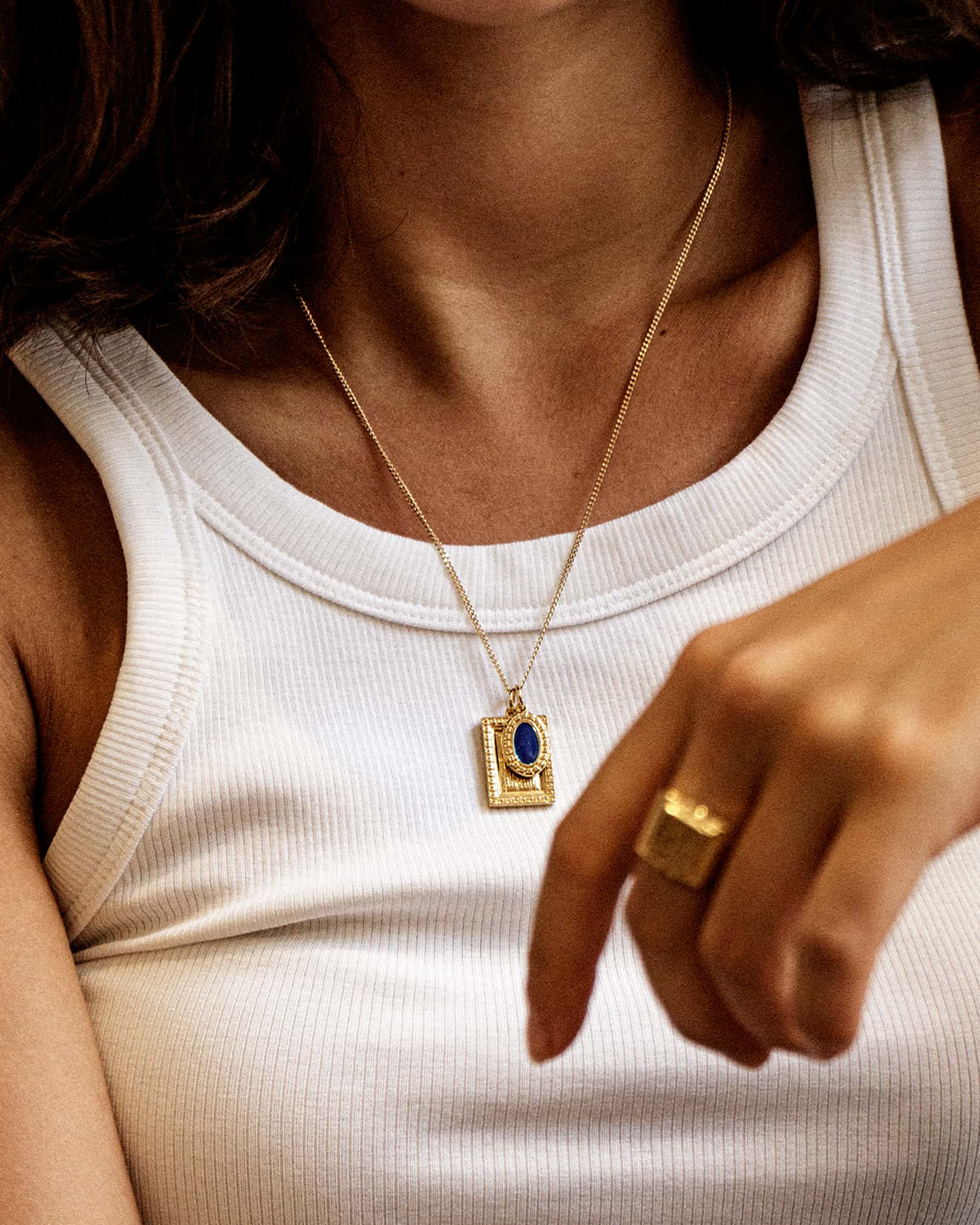 Atelier Domingo's Wallace necklace is a tribute to Christopher Wallace, a.k.a The Notorious B.I.G. Made in Spain, this jewelry is designed to be unisex, for both men and women. The pendant is made of a high-quality 24 karat gold plating. The cuban chain is made of solid 925 Sterling silver with a high-quality 18 karat gold plating.