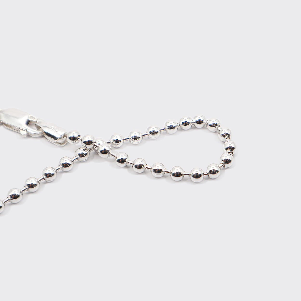 The beads bracelet is an elegant and unisex piece of jewelry, crafted in Italy and made of 925 Sterling Silver. Every jewelry is designed by Atelier Domingo's in France and is made to be worn by both men and women.