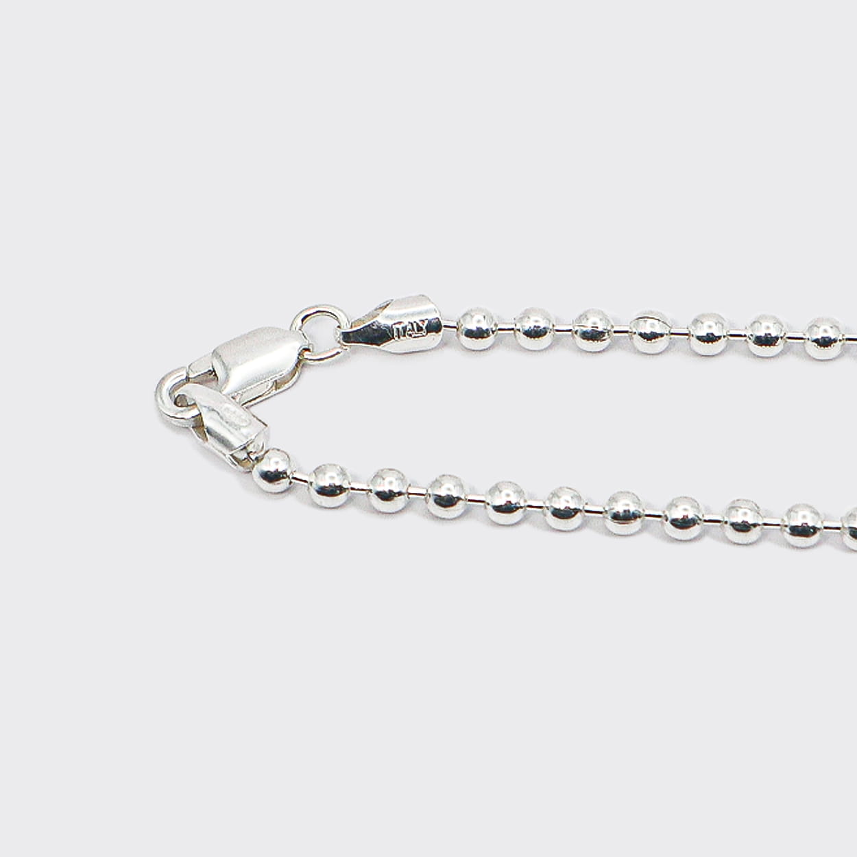 The beads bracelet is an elegant and unisex piece of jewelry, crafted in Italy and made of 925 Sterling Silver. Every jewelry is designed by Atelier Domingo's in France and is made to be worn by both men and women.