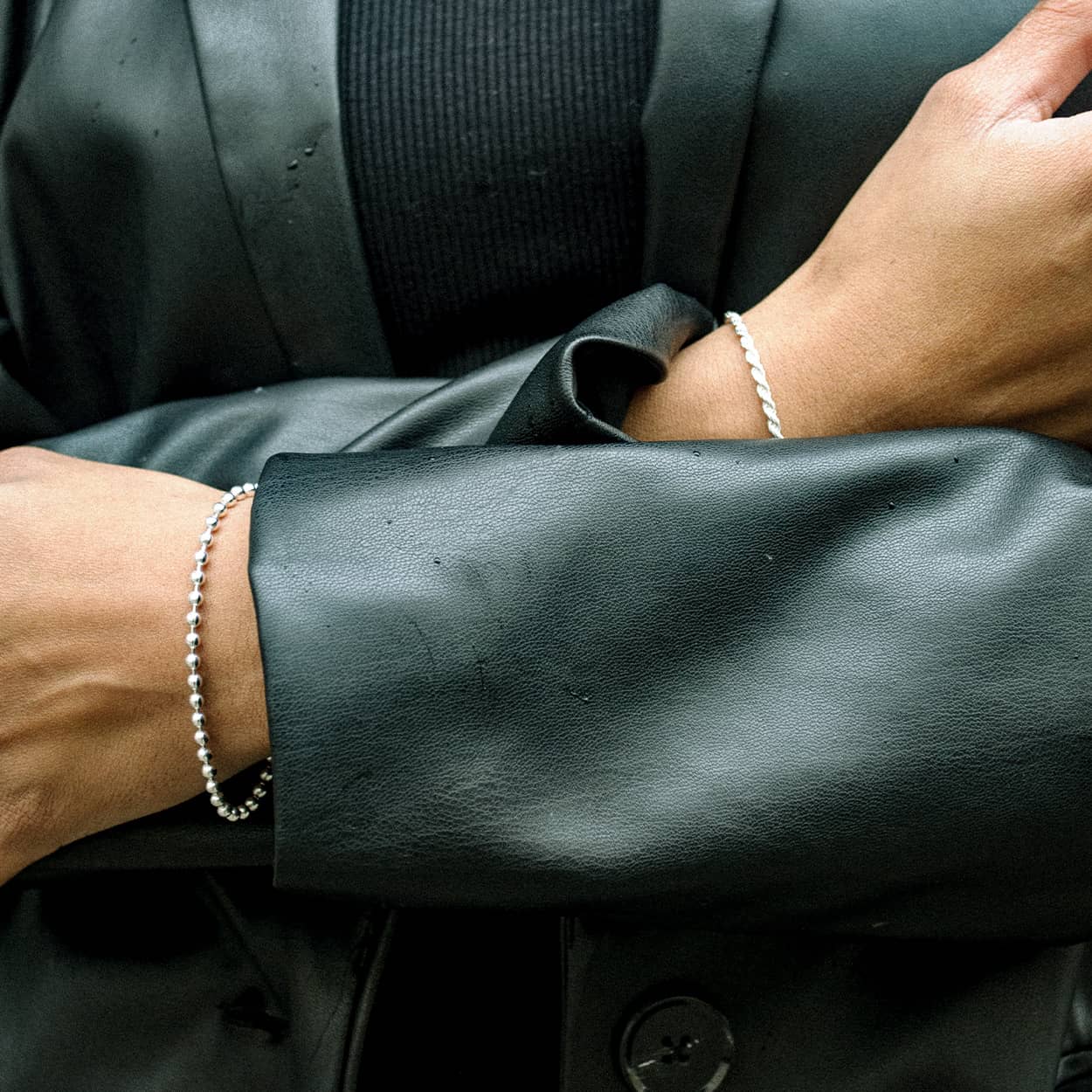 The beads bracelet is an elegant and unisex piece of jewelry, crafted in Italy and made of 925 Sterling Silver. Every jewelry is designed by Atelier Domingo's in France and is made to be worn by both men and women.