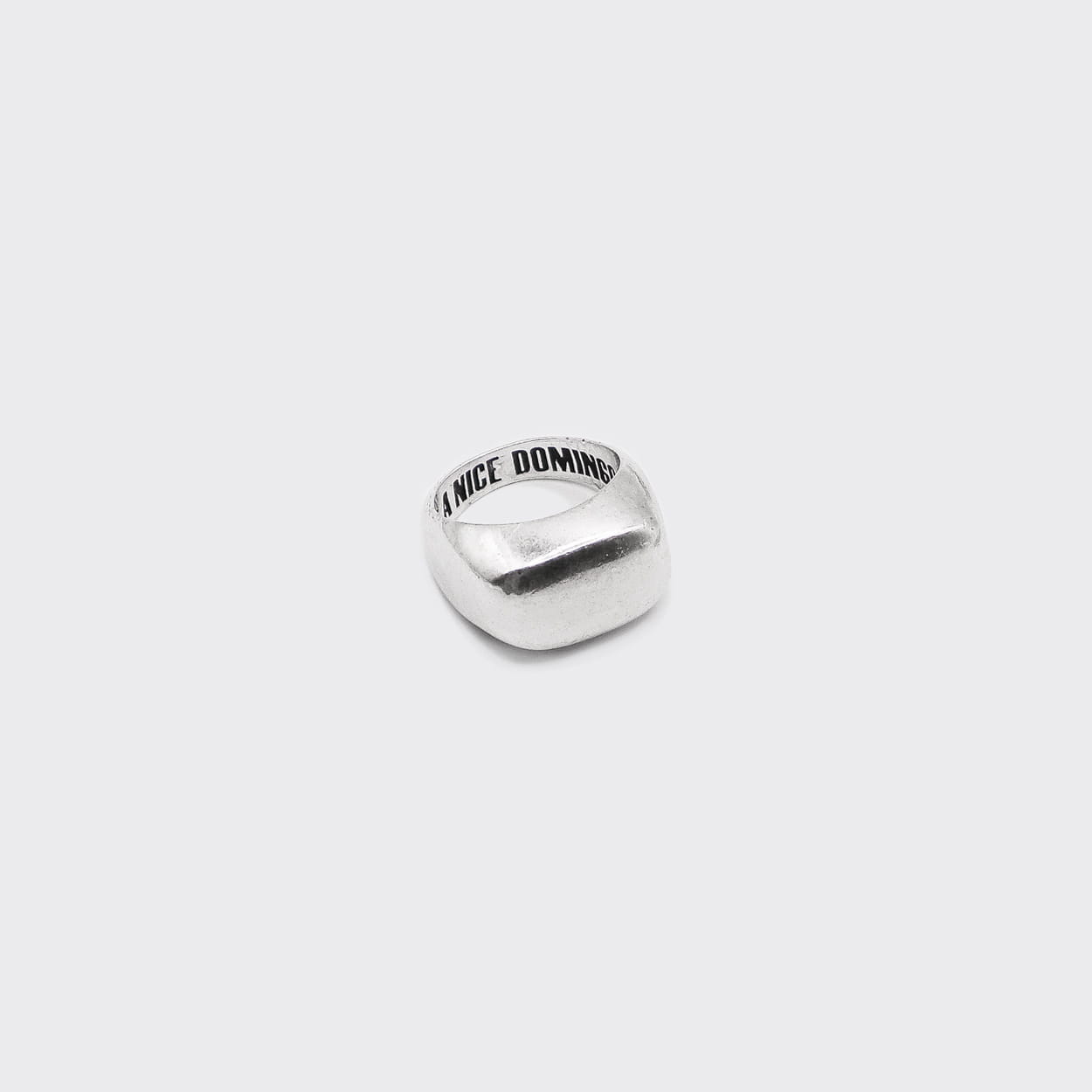 Atelier Domingo's Block silver ring is a tribute to New York block parties. This unisex ring is made in Spain. It is made of a high-quality 925 Sterling silver plating (10 microns). All our jewelry is unisex, made for both men and women.