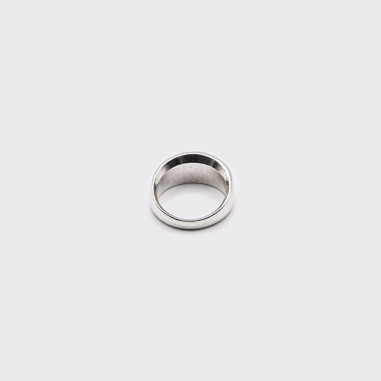 Atelier Domingo's Classic silver ring is made in Spain. This unisex ring is for both men and women. This jewelry is made of a high-quality 925 Sterling silver plating (10 microns). Stay with the Classics.