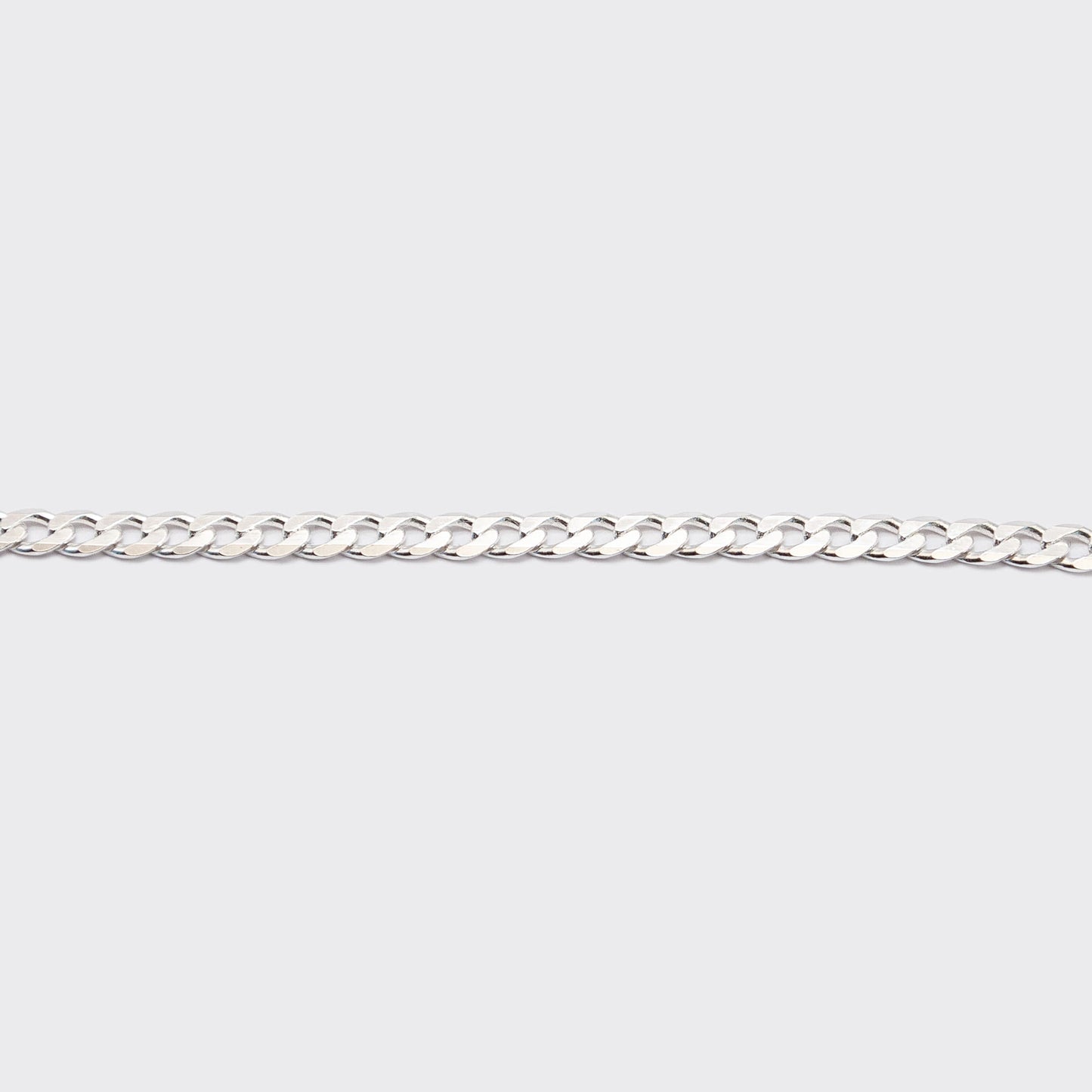 The Cuban chain is an elegant and unisex piece of jewelry, crafted in Italy and made of 925 Sterling Silver. Every jewelry is designed by Atelier Domingo's in France and is made to be worn by both men and women.