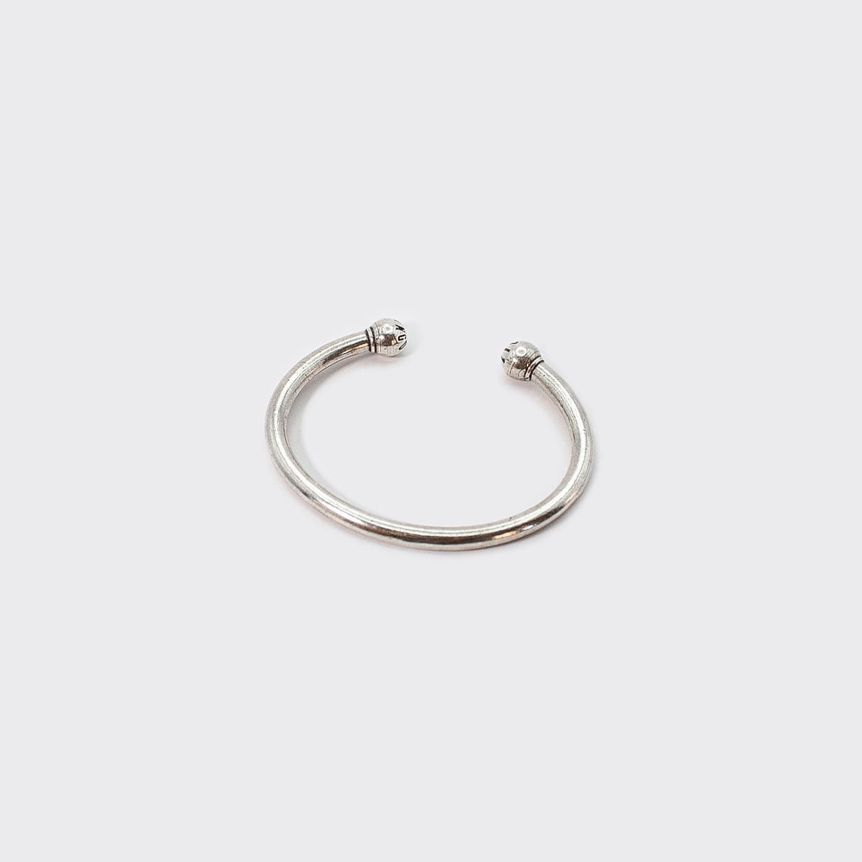 Atelier Domingo's bangle is made of a high-quality 925 Sterling silver plating (10 microns). It is adjustable to any wrist. It is made in Spain and for both men and women.