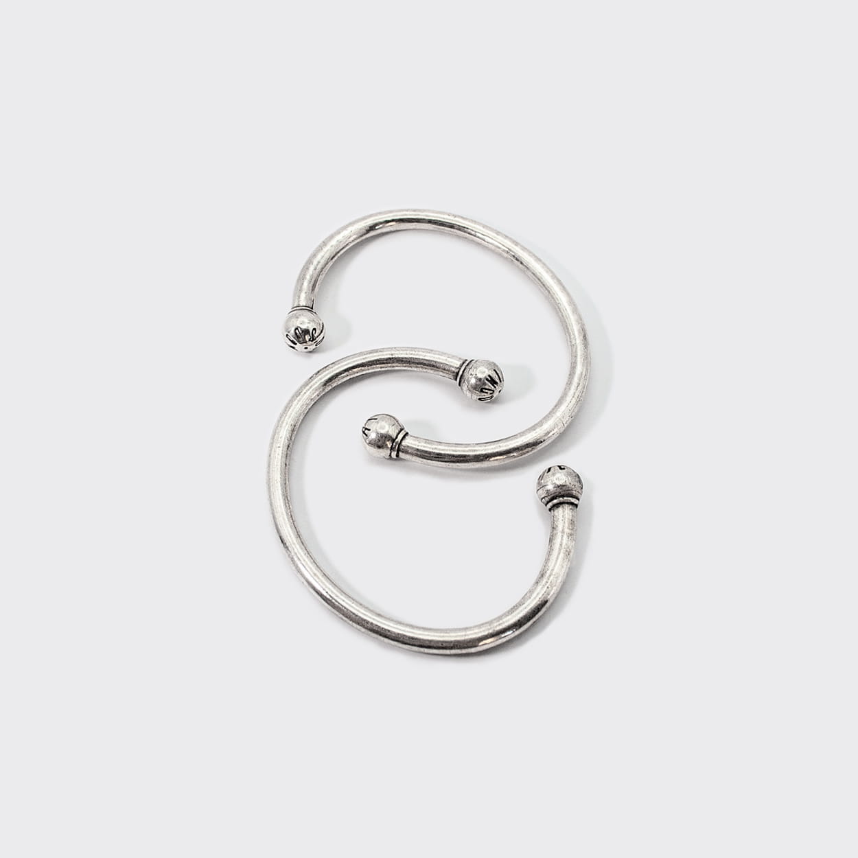 Atelier Domingo's bangle is made of a high-quality 925 Sterling silver plating (10 microns). It is adjustable to any wrist. It is made in Spain and for both men and women.