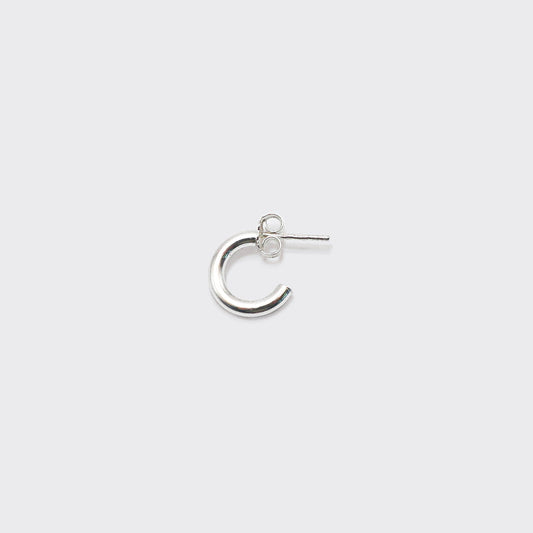 The Hoop 23 is a unisex, timeless and elegant earring designed by Atelier Domingo's. It is crafted in Italy and made of solid 925 Sterling silver. It is a tribute to the famous number 23 of the Chicago Bulls. It is made to be worn every day, by men and women.