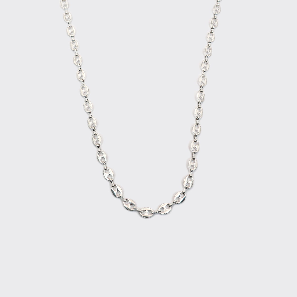 Atelier Domingo's La Mar necklace is the classic coffee beans chain. It is made in Spain and this jewelry is made for both men and women. This unisex necklace is made of a high-quality 925 Sterling silver plating.