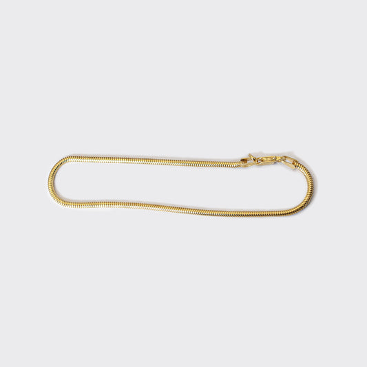 Atelier Domingo's Mamba gold bracelet is made of solid 925 Sterling silver with a high-quality 18 karat gold plating. This unisex bracelet is the classic snake chain. This jewelry is made in Italy and designed to be a bracelet for both men and women.