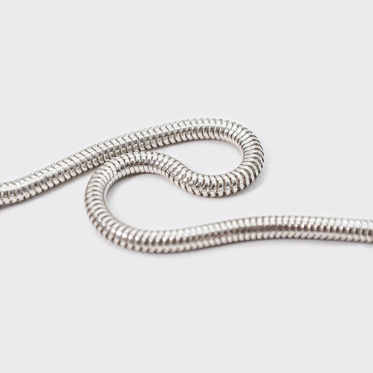 Atelier Domingo's Mamba silver bracelet is made of solid 925 Sterling silver. This unisex bracelet is the classic snake chain. This jewelry is made in Italy and designed to be a bracelet for both men and women.