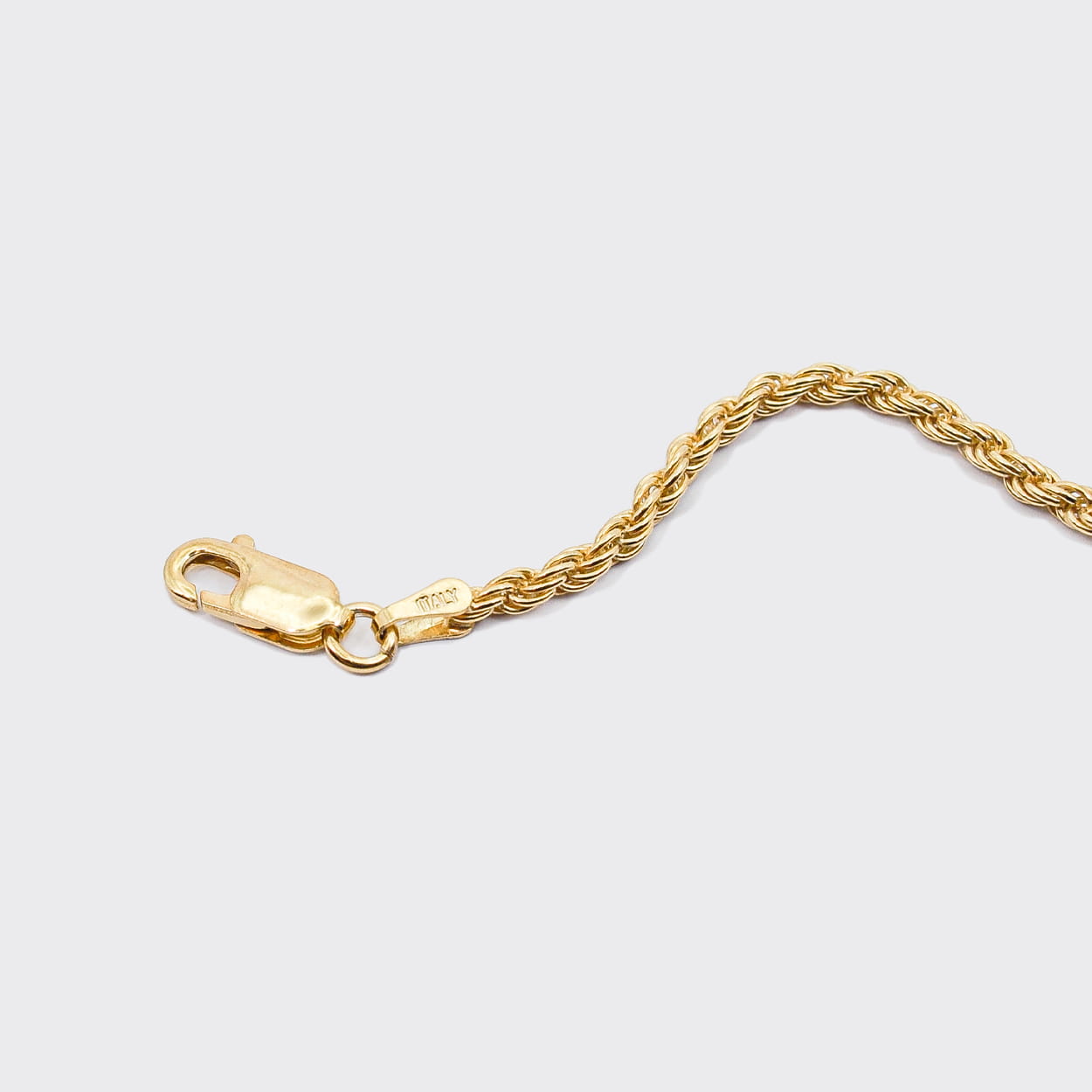 The Rope bracelet is an elegant and unisex piece of jewelry, crafted in Italy and made of 925 Sterling Silver with a high-quality 18 karat gold plating. Every jewelry is designed by Atelier Domingo's in France and is made to be worn by both men and women.